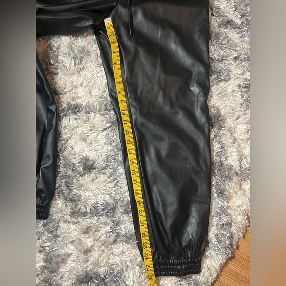 A New Day Women's Vegan Baddie Leather Jogger Pants Medium Black Elastic Waist - Picture 7 of 9